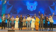 Học sinh trên sân khấu trao giải SEAMO